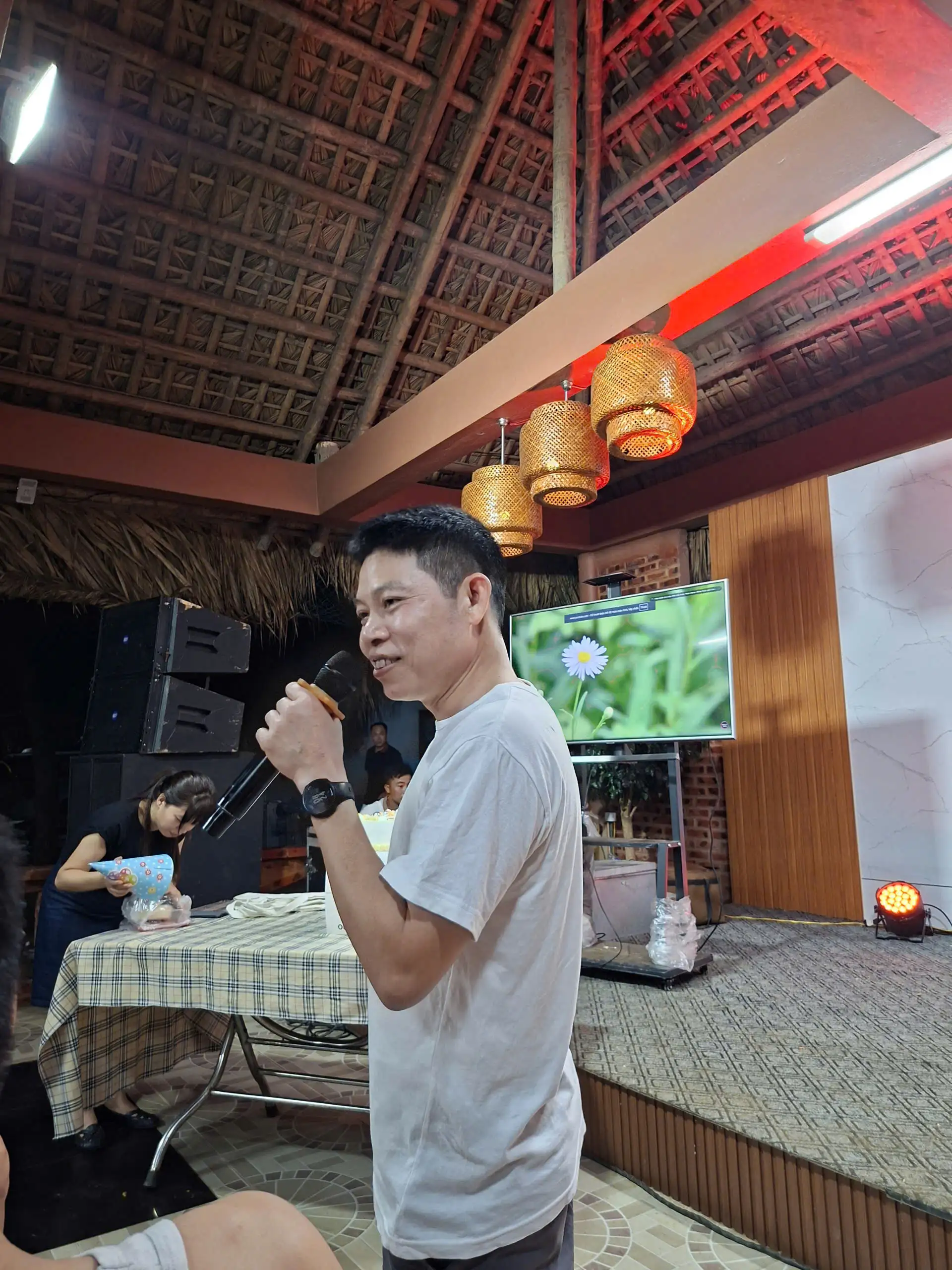 Về chúng tôi